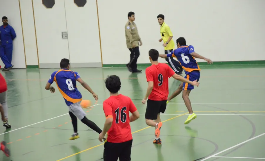 فريقا الخدمات الطبية والأمن والسلامة إلى نهائي كأس وكيل الجامعة - 