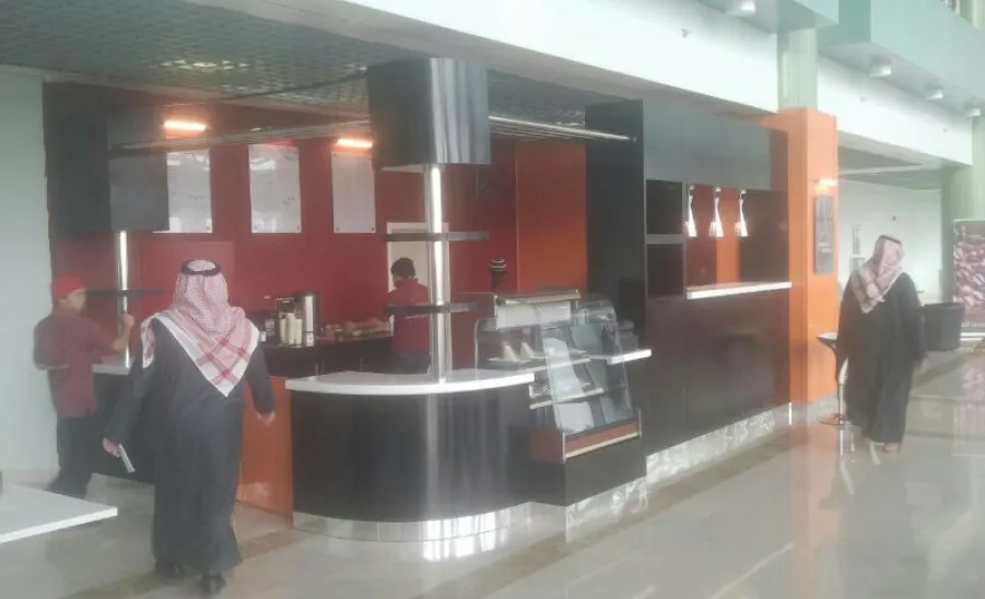 عميد شؤون الطلاب يفتتح مقر الوجبات الخفيفة بمجمع الكليات بالزلفي - 
