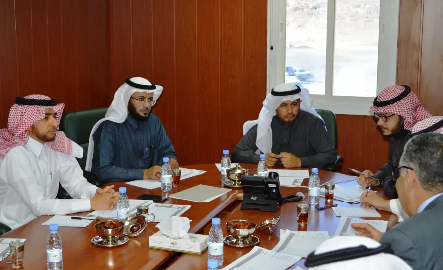 وكالة الجامعة للشؤون التعليمية تعقد اجتماعاً لمتابعة تنفيذ توصيات المشروع التطويري - 