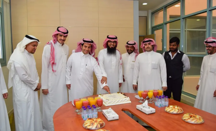 منسوبو عمادة البحث العلمي يحتفون بالدكتور ثامر الحربي بمناسبه ترقيته الى أستاذ مشارك - 