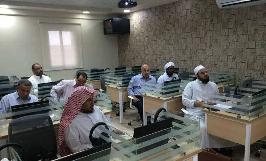The Deanship of e-learning trains faculty members on teaching English language program  - 