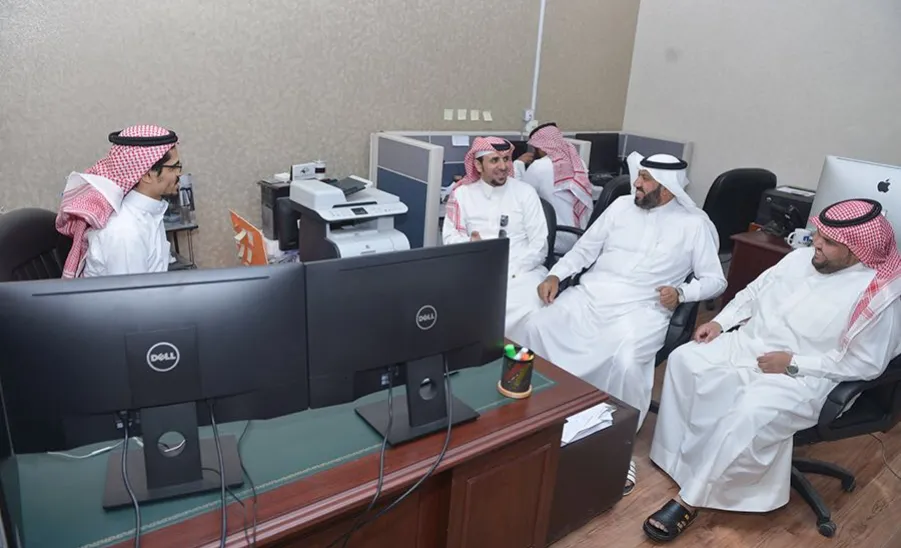 بتوجيهات معالي مدير الجامعة : تسليم نسخة من نظام النقل الجامعي لجامعة الطائف -  