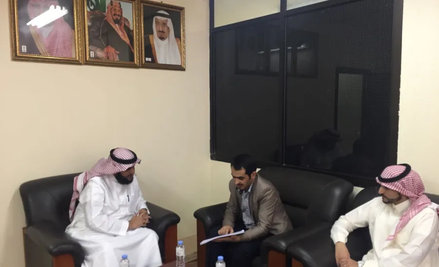 فريق مكتب إدارة المشاريع في الجامعة يزور الإدارة القانونية - 