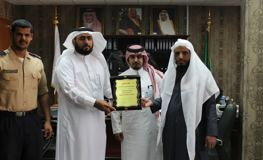 لقاء عميد كلية العلوم والدراسات الإنسانية برماح بمشرف الأمن والسلامة بالكلية - 