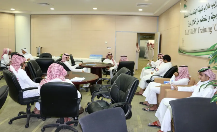 عمادة خدمة المجتمع تشرف على الاستعدادات  والتجهيزات لمقابلات طلاب التجسير في التخصصات الصحية - 