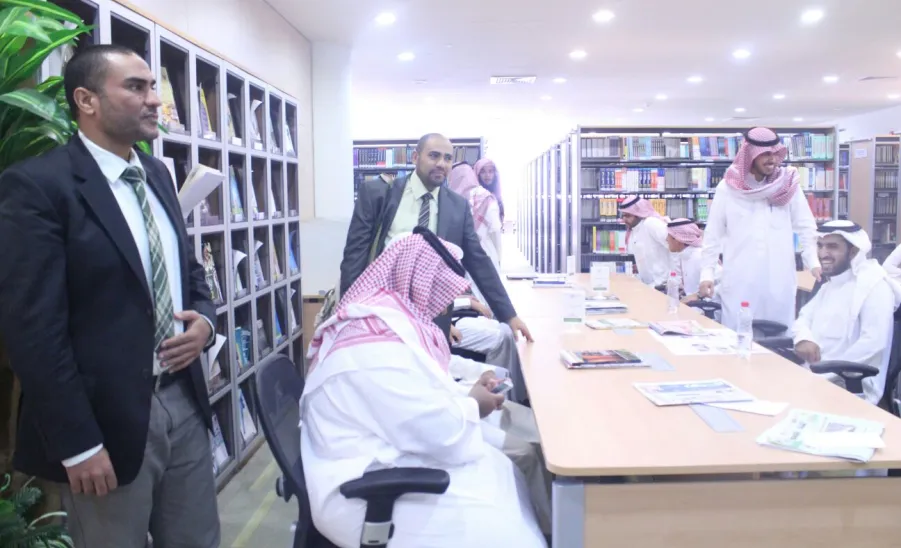 Students Of The College Pay A Visit To The University Library To Revive The Week Of Libraries Within Saudi Universities - 