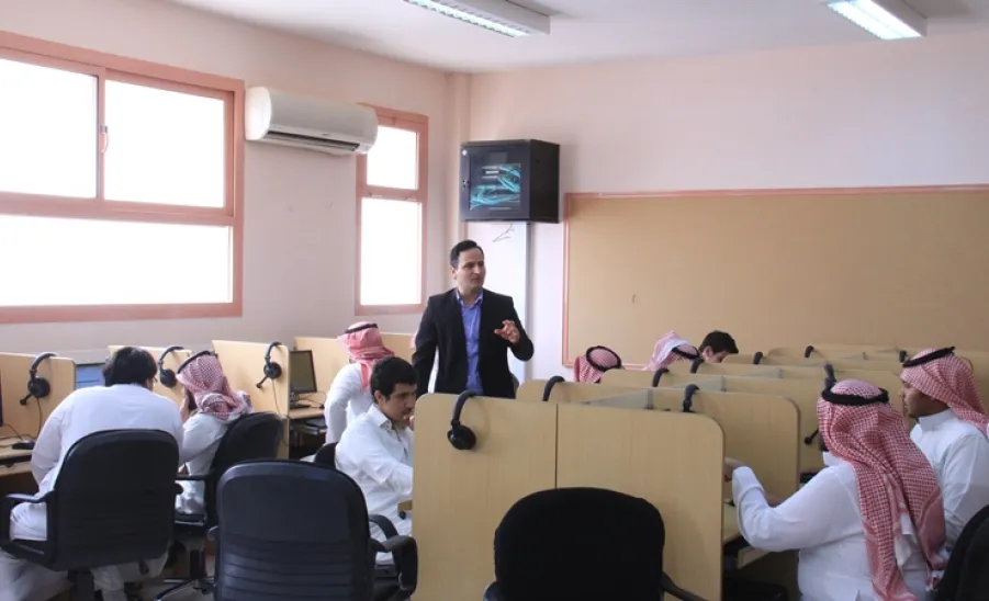كلية العلوم والدراسات الإنسانية بالغاط تنفذ دورة بعنوان " نظام التعليم الإلكتروني D2L " - 