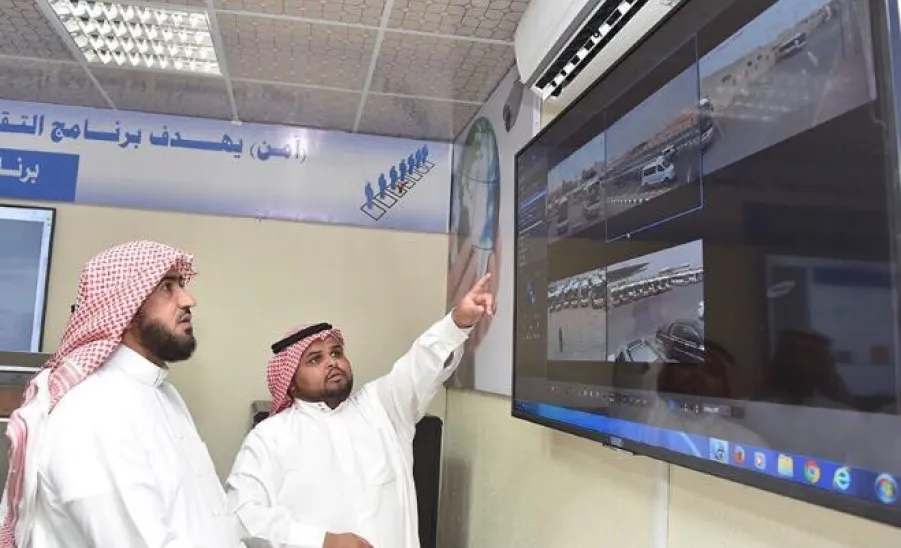 سعادة وكيل الجامعة يزور الوحدة الرقمية آمن بالادارة العامة للخدمات  - 