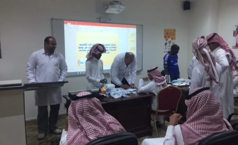 مجمع عيادات المدار الطبي يقيم محاضرة توعوية للطلاب في الكلية  - 