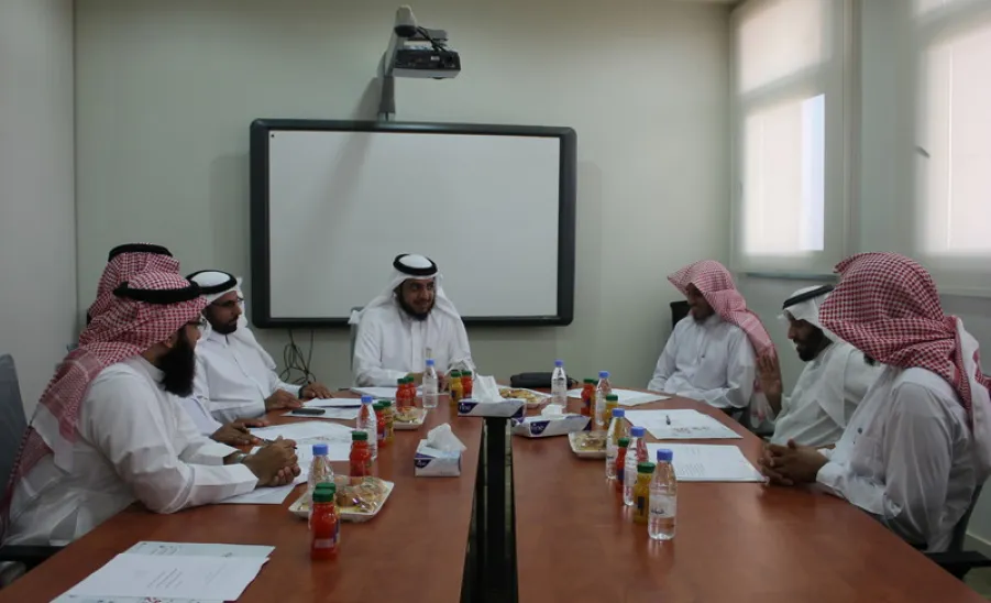 العمادة تستضيف اللقاء الأول للجنة البرامج العلمية و الأنشطة بالجامعة - 