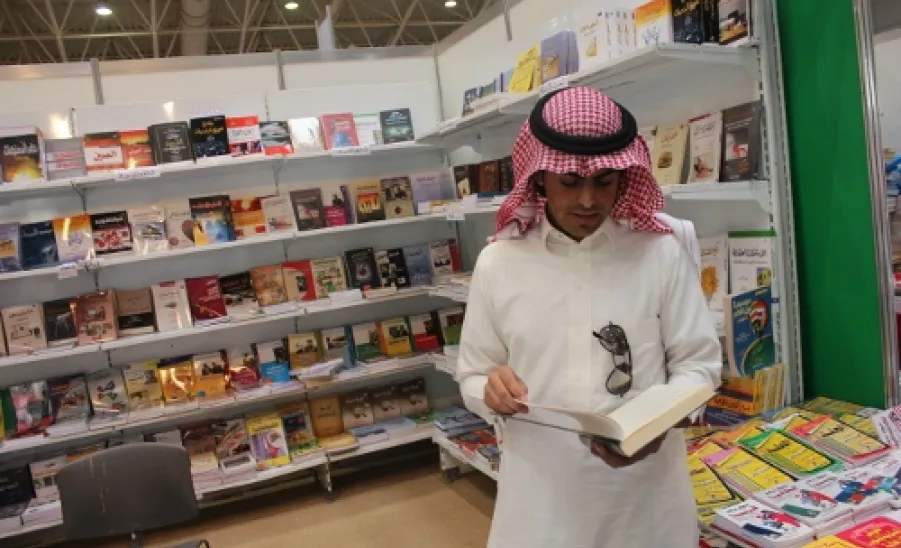 Deanship of Student Affairs Brings the University Students to the Book Fair and Financially Supports Them - 