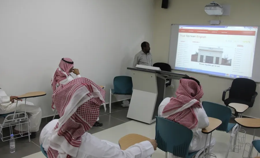 دورة بعنوان " Spoken English " - 