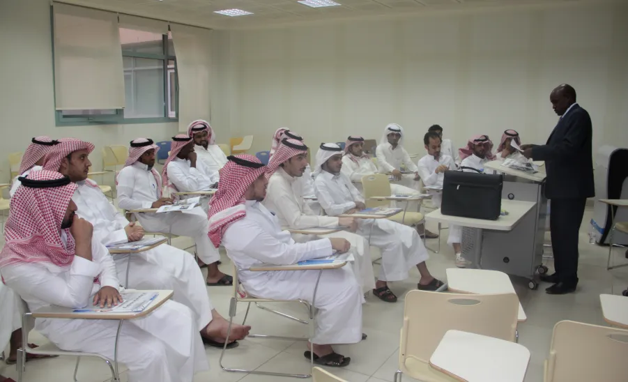 عمادة خدمة المجتمع والتعليم المستمر تعلن عن تخريج الدفعة الأولي من برنامج التأهيل على اختبار IELTS   الدولي للغة الإنجليزية - 