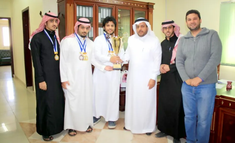 كلية الهندسة تفوز ببطولة السباحة الاولى بجامعة المجمعة -  