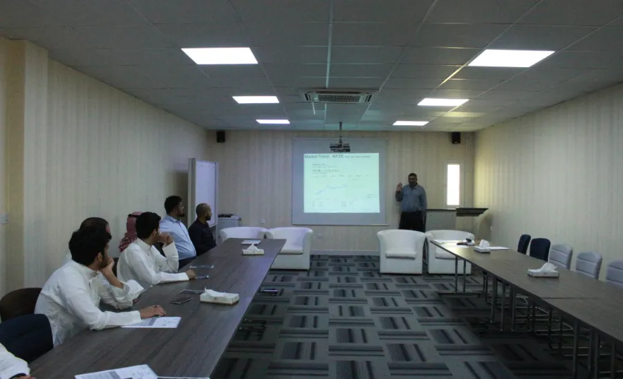    CCIS Holds a Meeting on Free Training Courses Qualifying for Professional Certificates in "Networks, Programming and Cloud Computing" for the academic year 1439/1440 AH - 