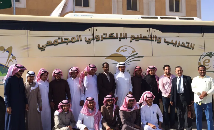 THE MOBILE SOCIAL BUS FOR E-LEARNING AND TRAINING HOLDS SEVERAL TRAINING PROGRAMS AT THE COLLEGE OF SCIENCE AND HUMANITIES IN RUMAAH - 