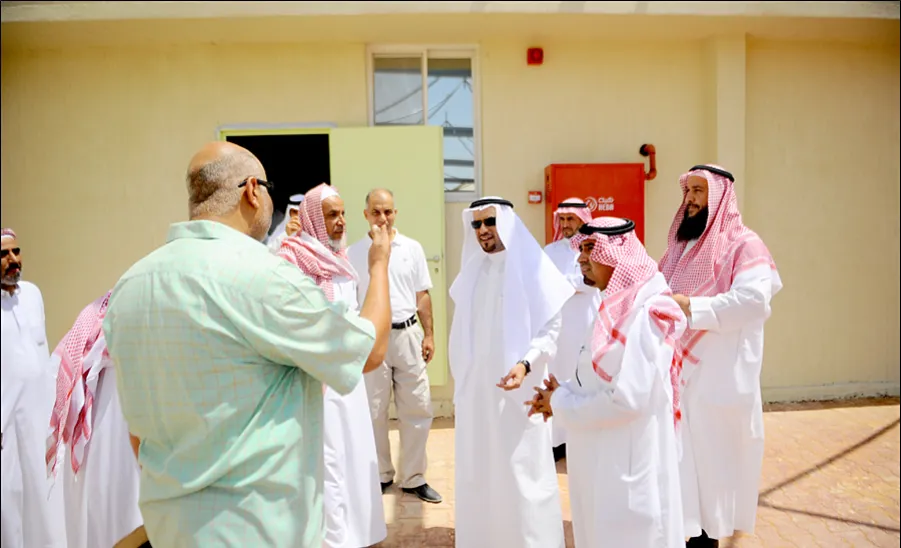 مدير الجامعة يتفقد مباني قسام الطالبات بكلية العلوم الطبية التطبيقية - 