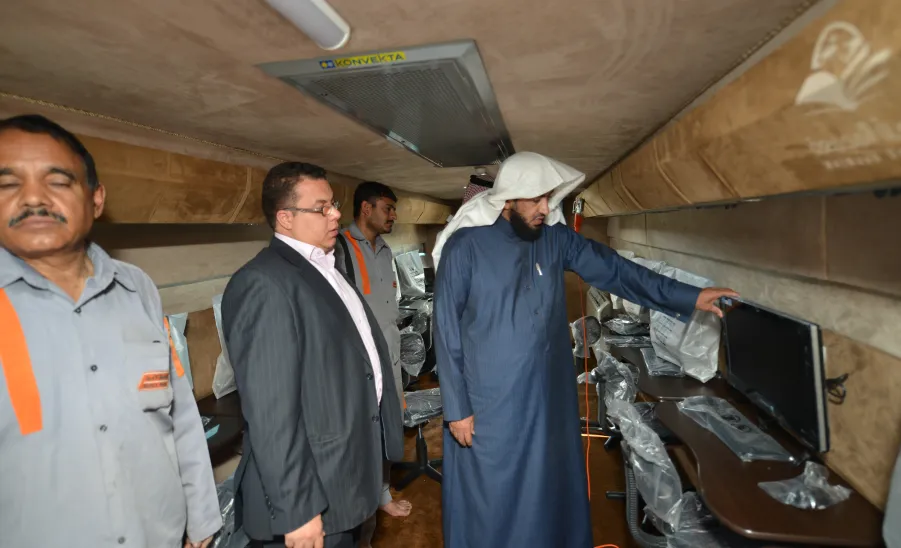 HE the Dean of E-learning and Distance Learning Supervises the Procedures of Facilitating the Training and E-learning Community Bus - 