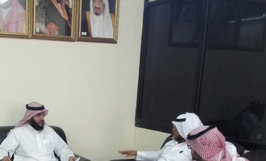 بعض منسوبي الإدارة العامة للأمن الجامعي في الجامعة يزورون الإدارة القانونية - 