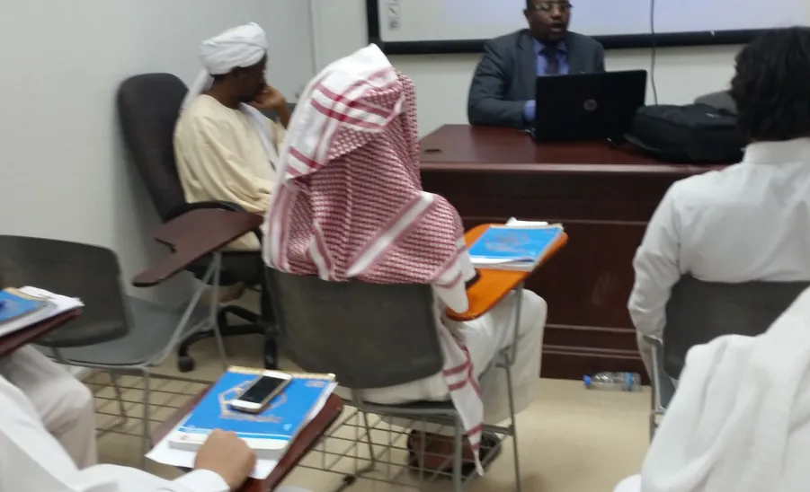 وحدة  التوجيه والارشاد الطلابي في كلية التربية تنفذ محاضرة تربوية على  كوكبة من طلاب الكلية   - 