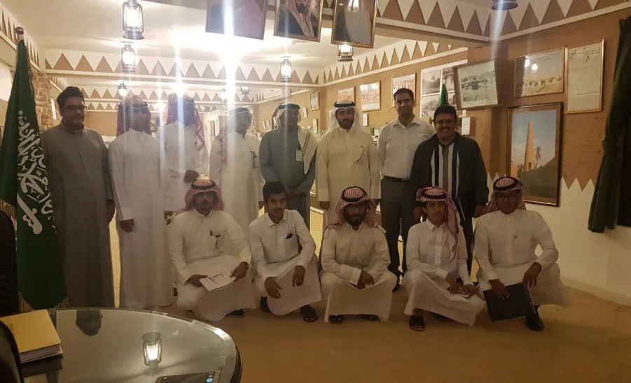 طلاب جامعة المجمعة في مكتبة سدير الوثائقية - 