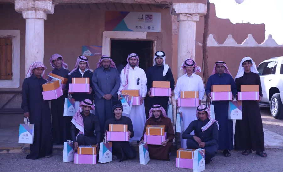 طلاب الجامعة يقفون على أثر منطقة القصيم - 