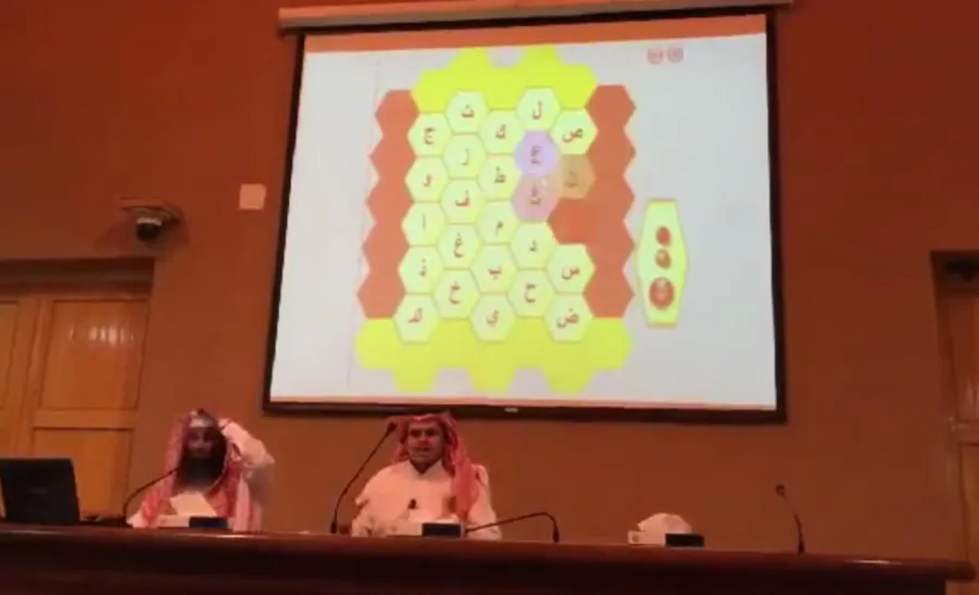 الكلية تقيم مسابقه حروف الثقافيه -  