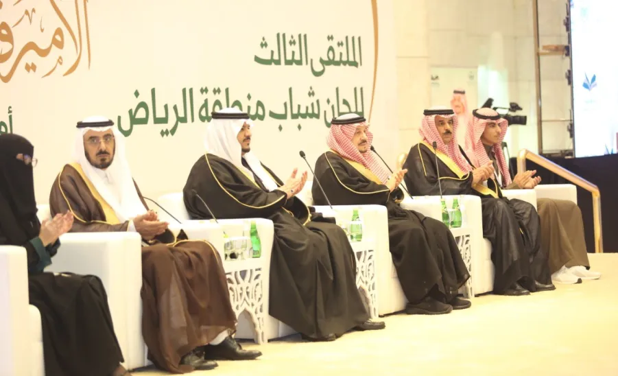 معالي مدير الجامعة يحضر الملتقى الثالث للجان الشبابية بمنطقة الرياض والجامعة تشارك بورقة عمل في إحدى الجلسات - 
