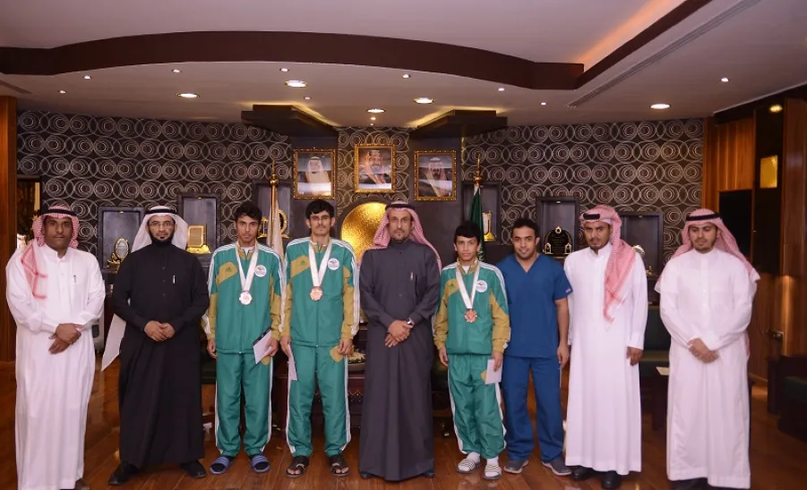 معالي مدير الجامعة يكرم أبطال منتخب الجامعة لألعاب القوى - 