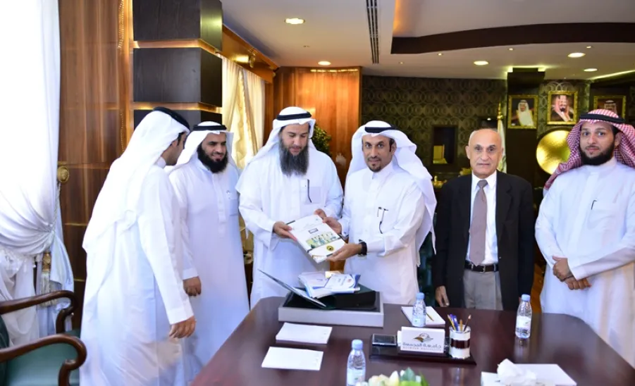 معالي مدير الجامعة يطلع على النسخة النهائية من الدراسة الذاتية لقسم تقنية الأجهزة الطبية المقدم لهيئة الاعتماد الأكاديمي الأمريكية للهندسة والتكنولوجيا ( ABET ) - 