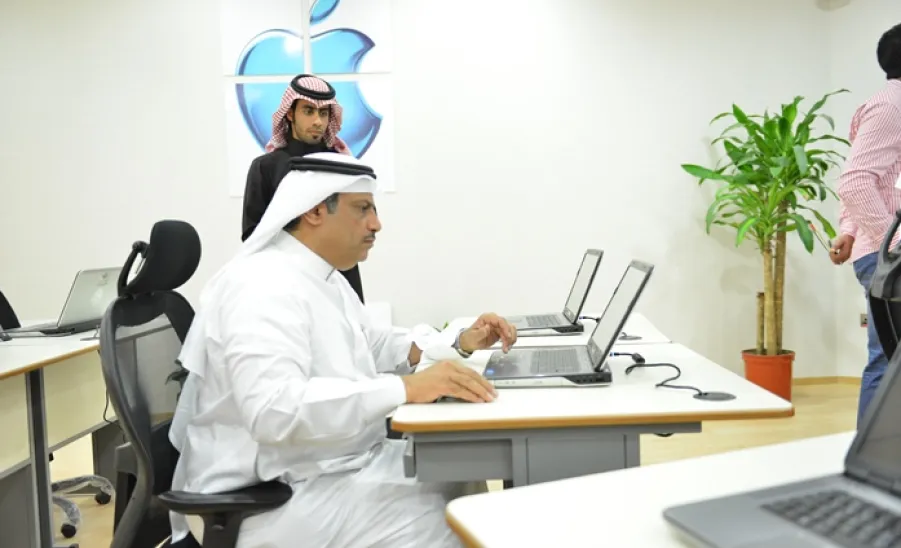 عمادة شؤون أعضاء هيئة التدريس والموظفين تدعو إلى رفع مسوغات مستحقي الترقية - 
