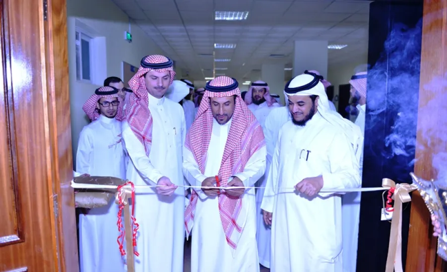معالي مدير الجامعة يدشن تحديث مركز البيانات (DATA CENTER) وباقة من مشاريع عمادة تقنية المعلومات -  