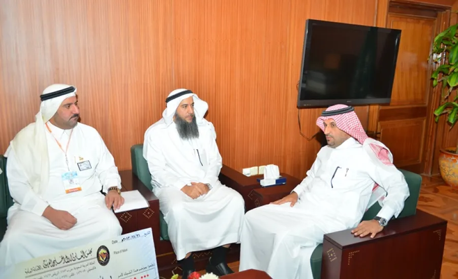.معالي مدير الجامعة، يستقبل عميد كلية العلوم الطبية التطبيقية و فريق اختراع (جهاز قياس نسبة الهيموجلوبين بالدم دون سحب عينة) - 