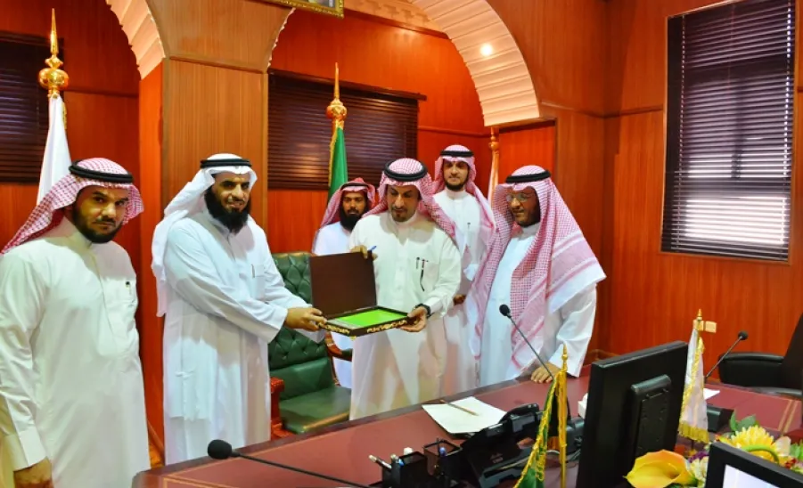 معالي مدير الجامعة يستقبل فريق تطوير كلية المجتمع - 
