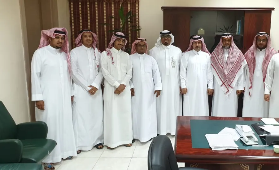 وفد من جامعة المجمعة يزور مركز الاتصالات الإدارية بجامعة الملك عبد العزيز - 