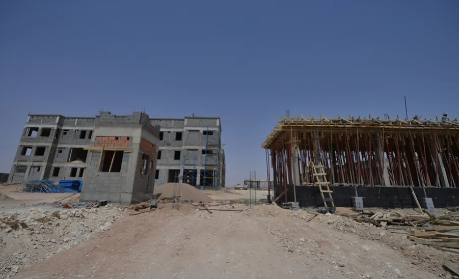 معالي مدير الجامعة يتابع تقارير المشروعات الإنشائية العاجلة - 