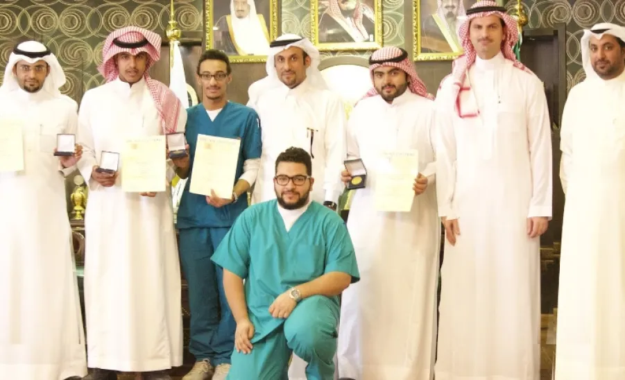 معالي مدير الجامعة يلتقي بالطلاب الفائزين في معرض ( IENA ) الدولي للاختراعات - 