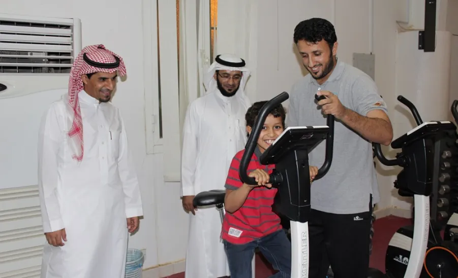 الجامعة تستضيف أبناء جمعية إنسان على مائدة إفطار رمضاني - 