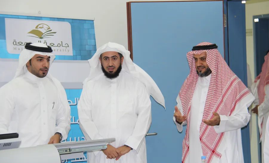 الجامعة ممثلة بالإدارة العامة للتخطيط والتطوير تفتتح برامج التدريب بالتعاون مع معهد الإدارة العامة - 