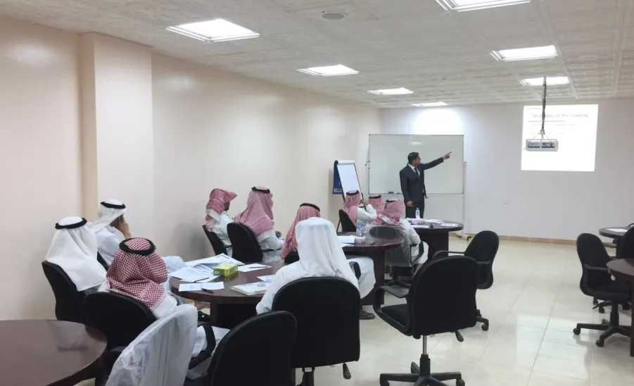 لجنة الأنشطة الطلابية بكلية العلوم والدراسات الإنسانية بحوطة سدير تقيم برنامجاً تدريبياً  - 