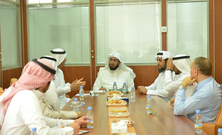 وكيل الجامعة يعتمد تقرير التقييم الداخلي لمختبرات كلية العلوم بالزلفي ويلتقي قيادات الكلية -  