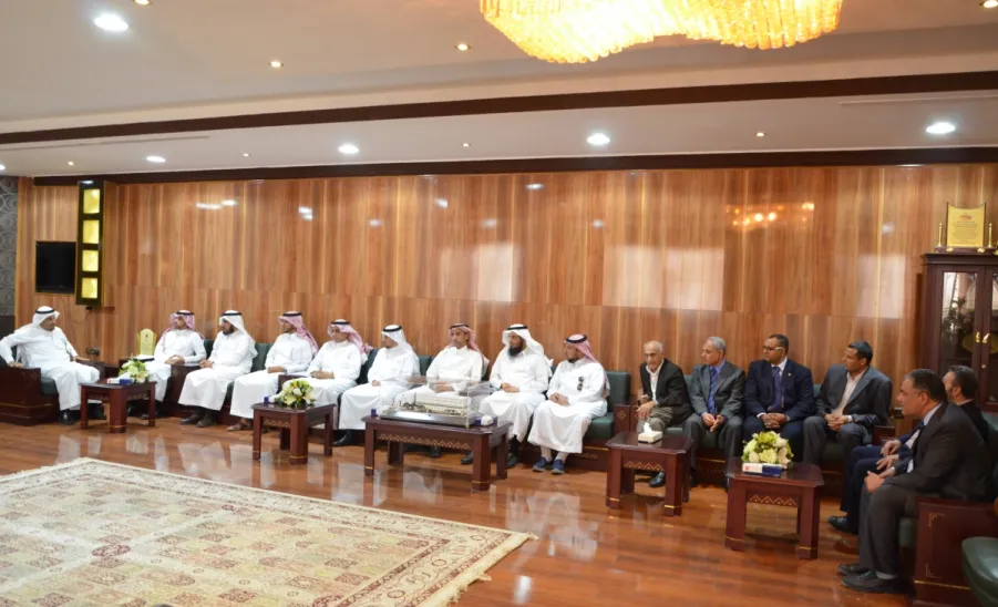 معالي مدير الجامعة يستقبلُ فريقَ إعداد الدراسة الذاتية - 