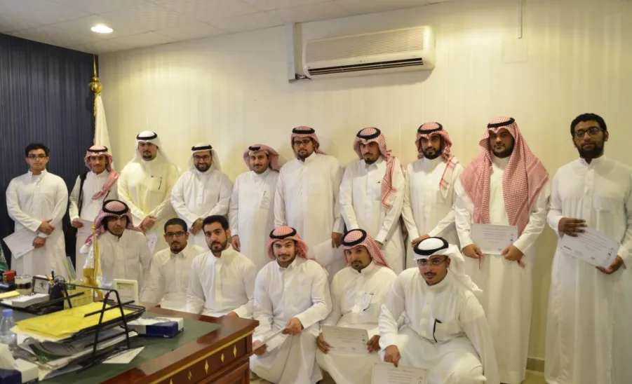 حفل توزيع شهادات دورة البرمجة والتحكم بحضورعميدي كلية الهندسة وعمادة خدمة المجتمع والتعليم المستمر - 