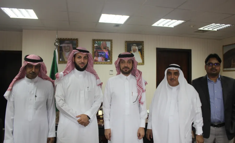 المشرف على كلية العلوم الطبية التطبيقية يعقد اجتماعاً مع مدير مستشفى الملك خالد بالمجمعة - 