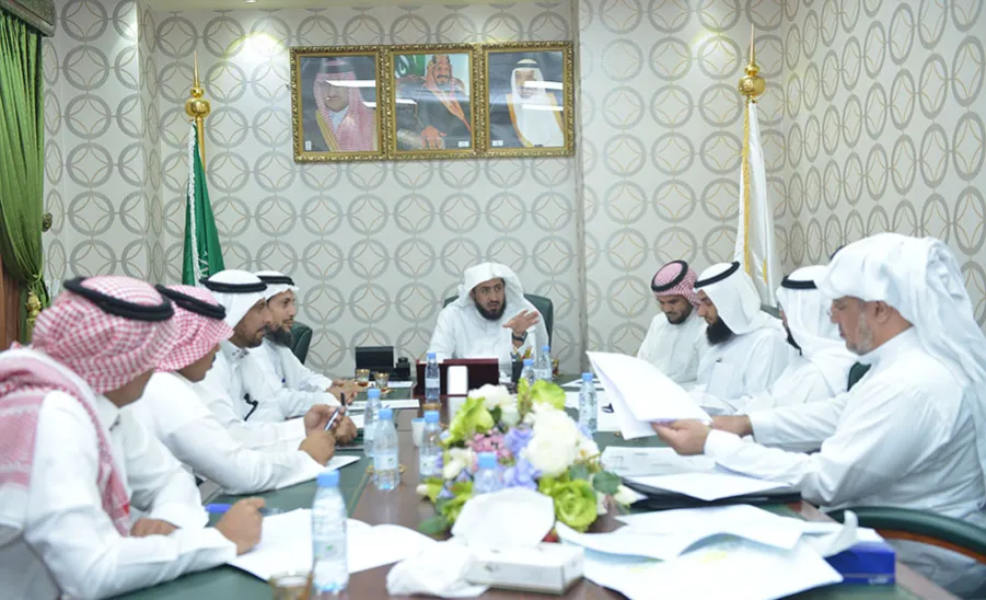 وكيل الجامعة يتفقد مقرات مباني الطالبات في كليات الزلفي ، ويعقد اجتماعاً بعمداء الكليات والإدارات المعنية -  