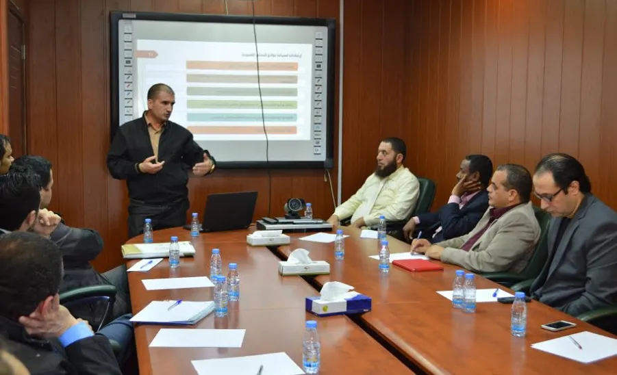 وكالة الجامعة للشؤون التعليمية تدرب ١٦ عضواً من أعضاء هيئة التدريس في الجامعة -  