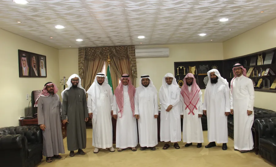 وفدٌ من قسم الدراسات الإسلامية بكلية العلوم والدراسات الإنسانية بحوطة سدير يقوم بزيارةٍ لمركز حوطة سدير - 