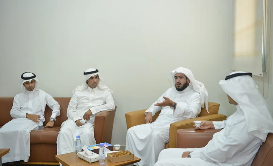 وكيل الجامعة يقوم بزيارة تفقدية لكلية إدارة الأعمال - 