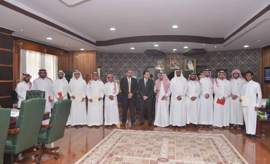 معالي مدير الجامعة يستقبل الطلبة المشاركين في برنامج التدريب الصيفي في شركة هواوي - 
