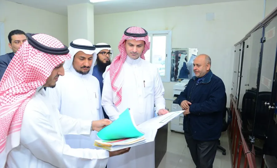 وكيل الجامعة للدراسات العليا والبحث العلمي يزور كلية التربية بالمجمعة - 